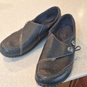 Ladies Clarks Black Leather Slip-On Loafers with Decorative Buttons 8W